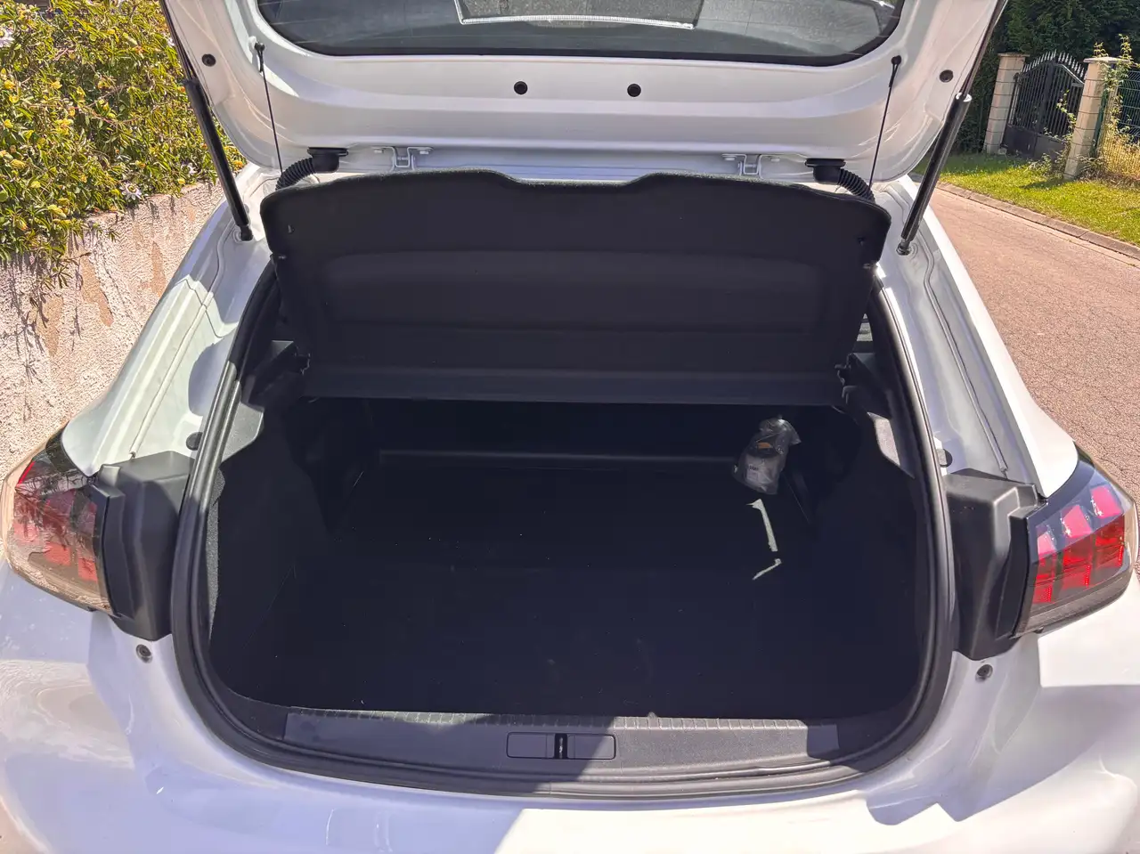 Peugeot 208 208 — photo 4