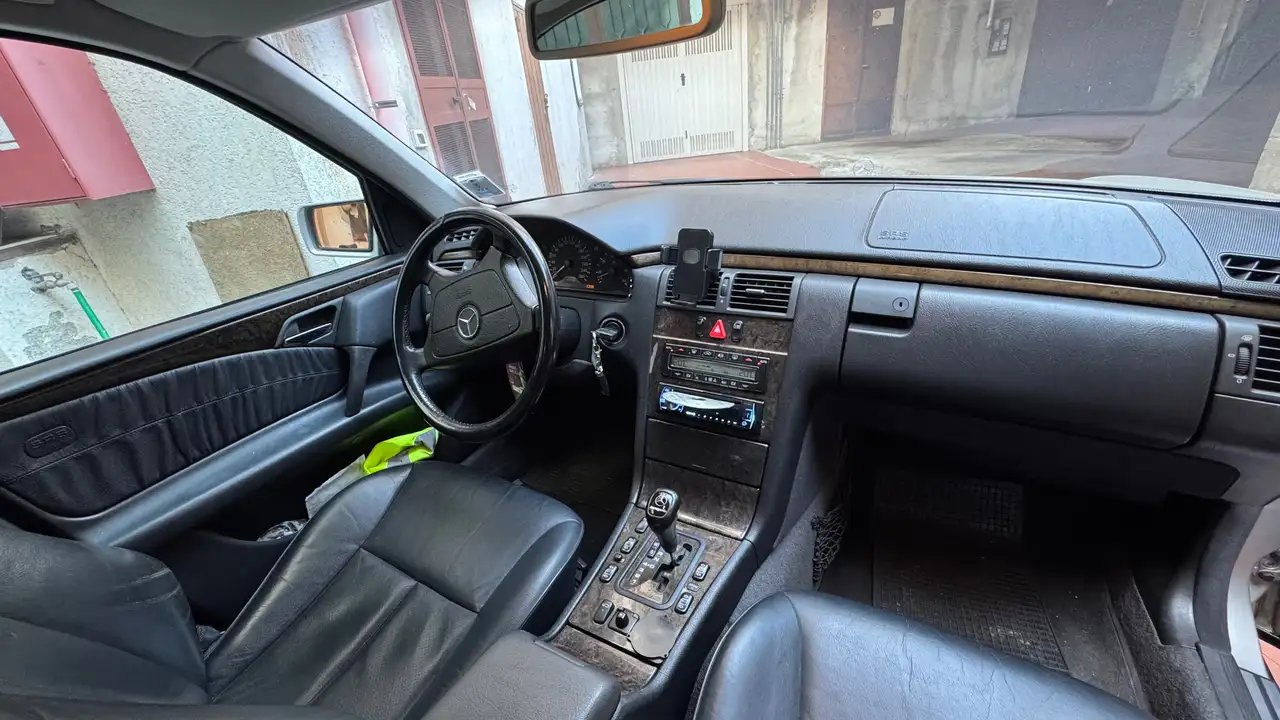 Mercedes-Benz E 300 Classe E - W210 Berlina td Elegance, foto 6