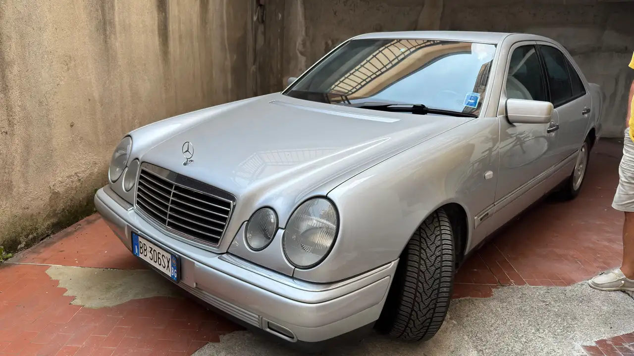 Mercedes-Benz E 300 Classe E - W210 Berlina td Elegance, foto 1
