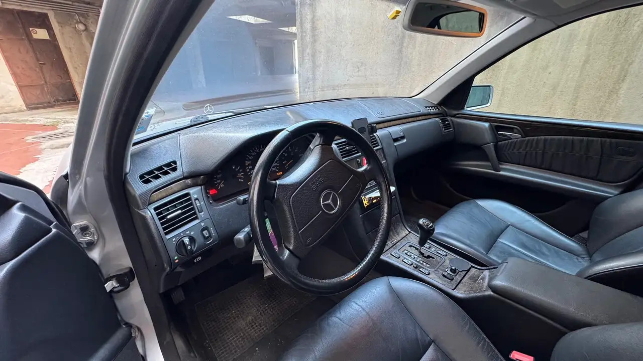 Mercedes-Benz E 300 Classe E - W210 Berlina td Elegance, foto 9