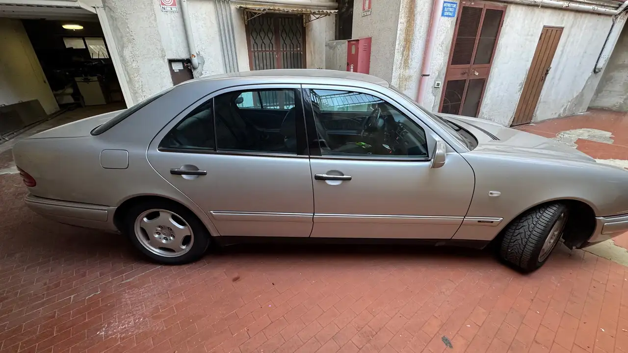 Mercedes-Benz E 300 Classe E - W210 Berlina td Elegance, foto 5