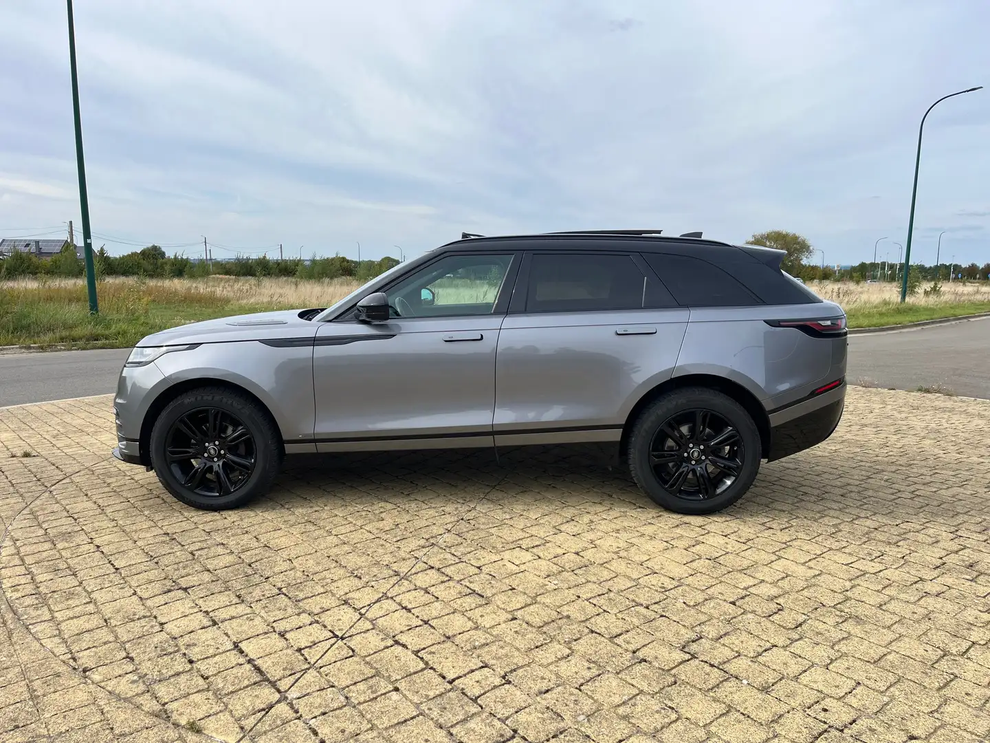 Land Rover Range Rover Velar R-Dynamic / Toit pano / Meridian / 28917€ htva Grijs - 2