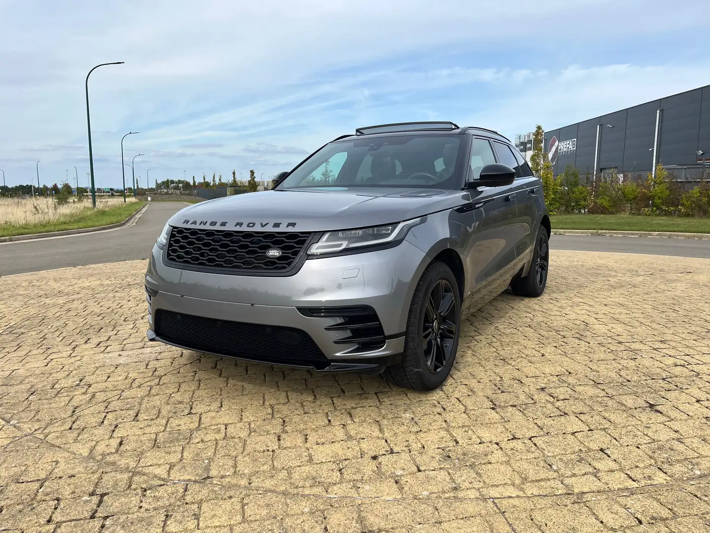 Land Rover Range Rover Velar R-Dynamic / Toit pano / Meridian / 28917€ htva Grijs - 1