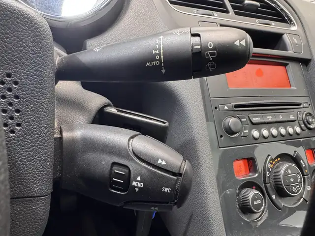 Peugeot 5008 view 18