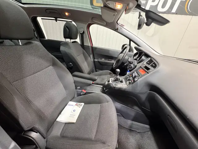 Peugeot 5008 view 12