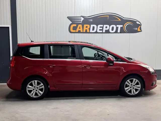 Peugeot 5008 view 4