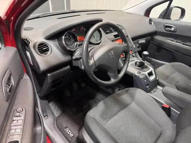 Peugeot 5008 view 11