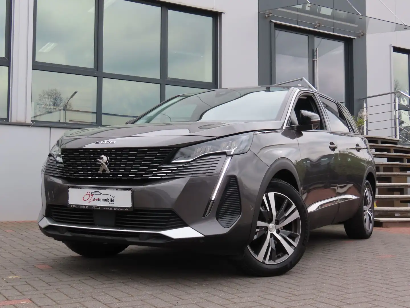 Peugeot 5008 BlueHDi 130 EAT8 Allure 7-Sitzer Grau - 2