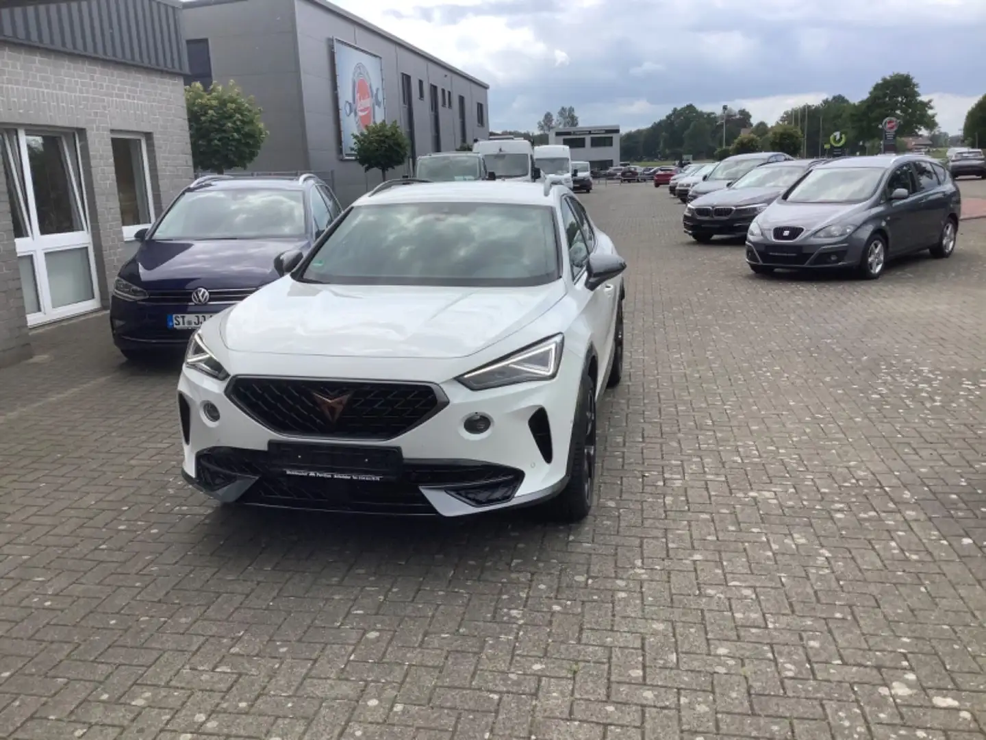 CUPRA Formentor 1,5 DSG NAVI KAMERA ACC SH Weiß - 1