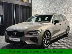 Volvo V60 2.0 D4 R Design*Pano.*LED*Leder*AHK*18 Zoll*