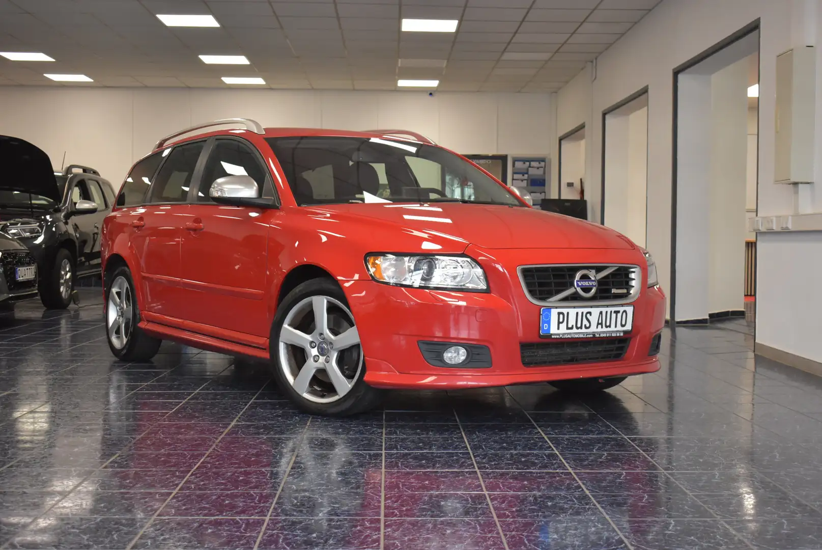Volvo V50 2,0 D R-Design Pro Edition Navi Xenon PDC Rouge - 1