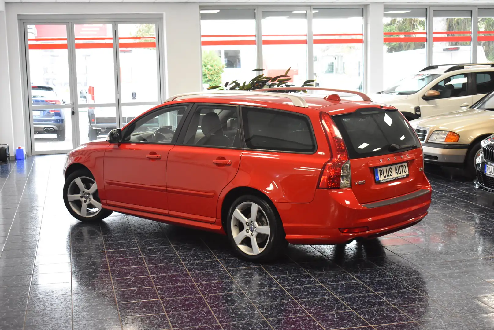 Volvo V50 2,0 D R-Design Pro Edition Navi Xenon PDC Rouge - 2