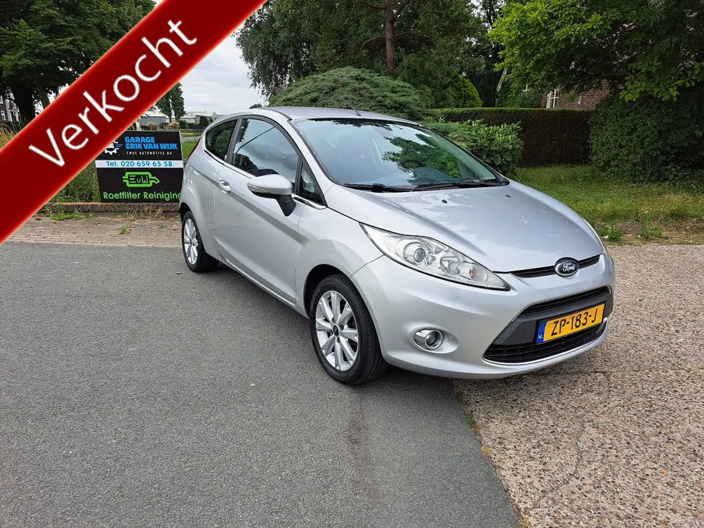 Ford Fiesta 1.25 Ghia Airco Zilver - 1