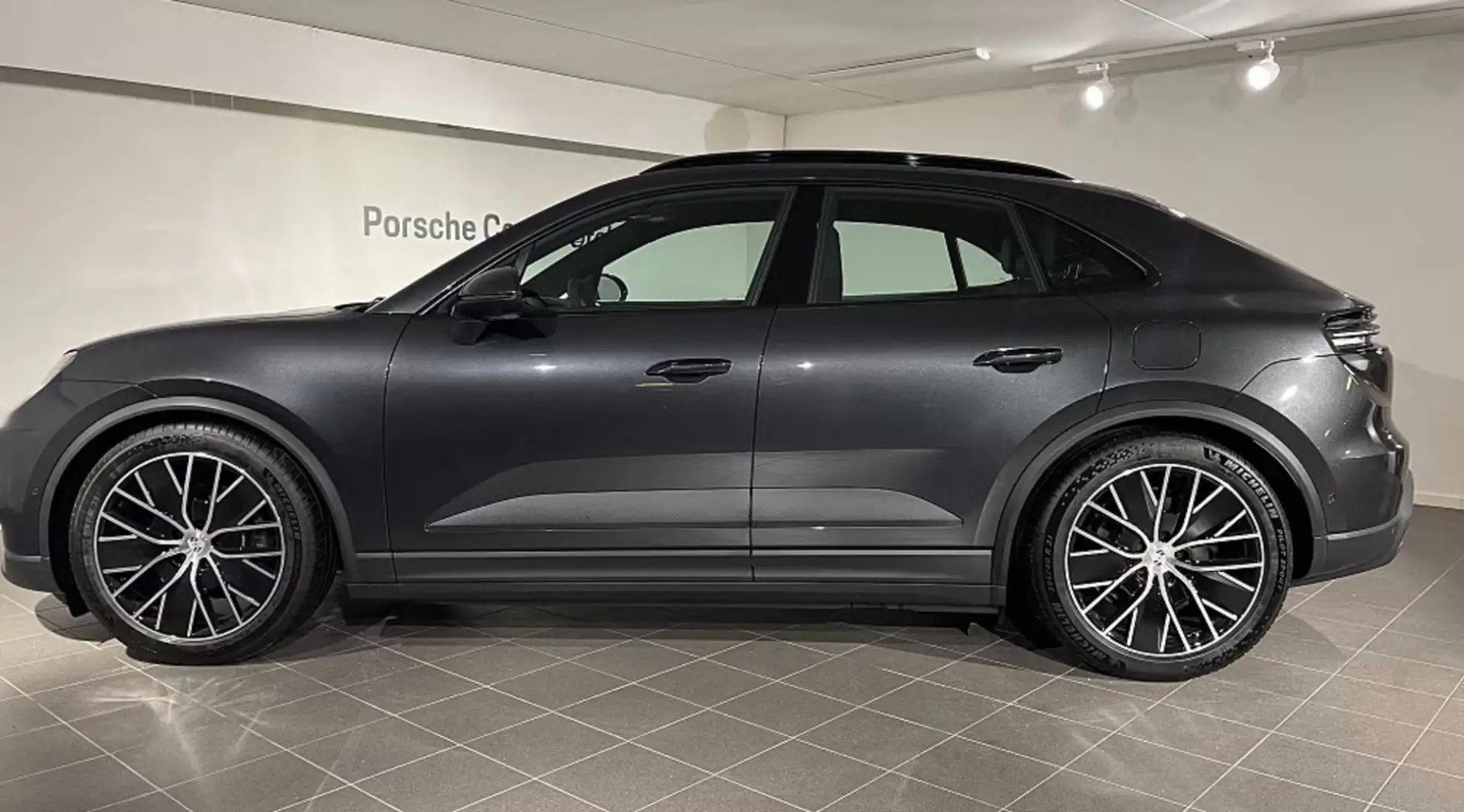 Porsche Macan Electric 4 PASM*Sport Chrono Grau - 2