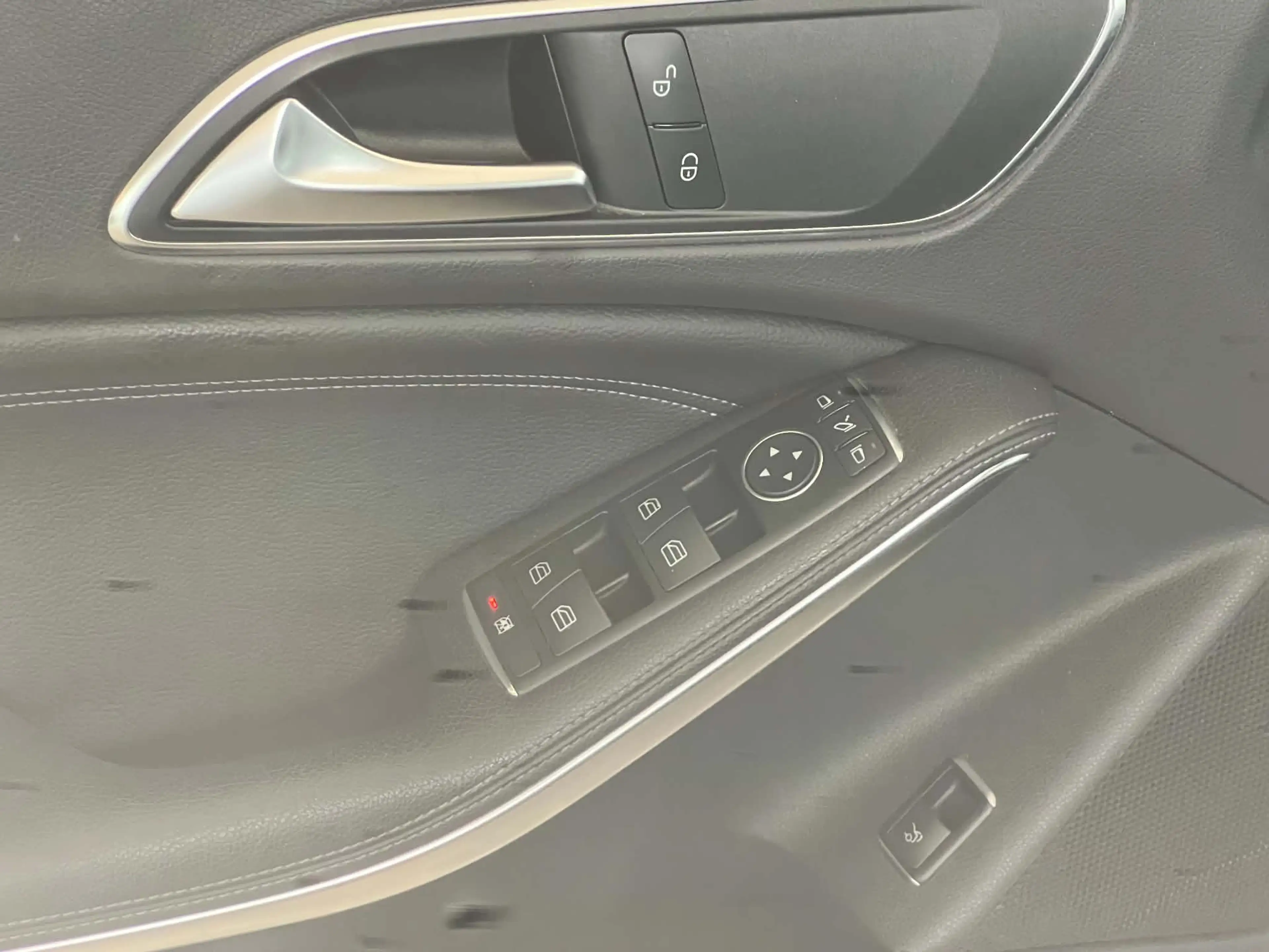 Mercedes-Benz CLA 180 2013 handgeschakeld GPS PTS verwarmde zetels — photo 7