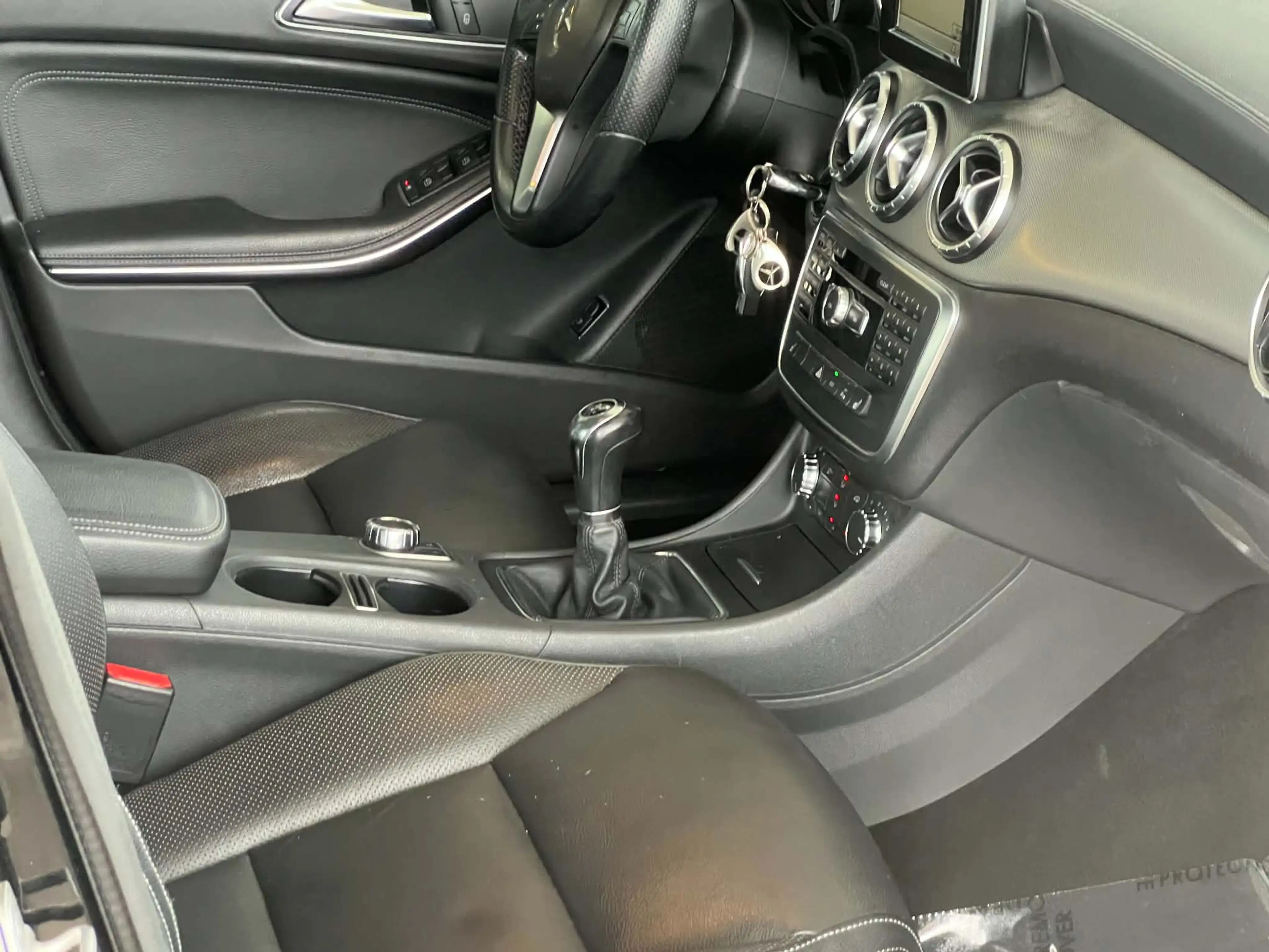 Mercedes-Benz CLA 180 2013 handgeschakeld GPS PTS verwarmde zetels — photo 8