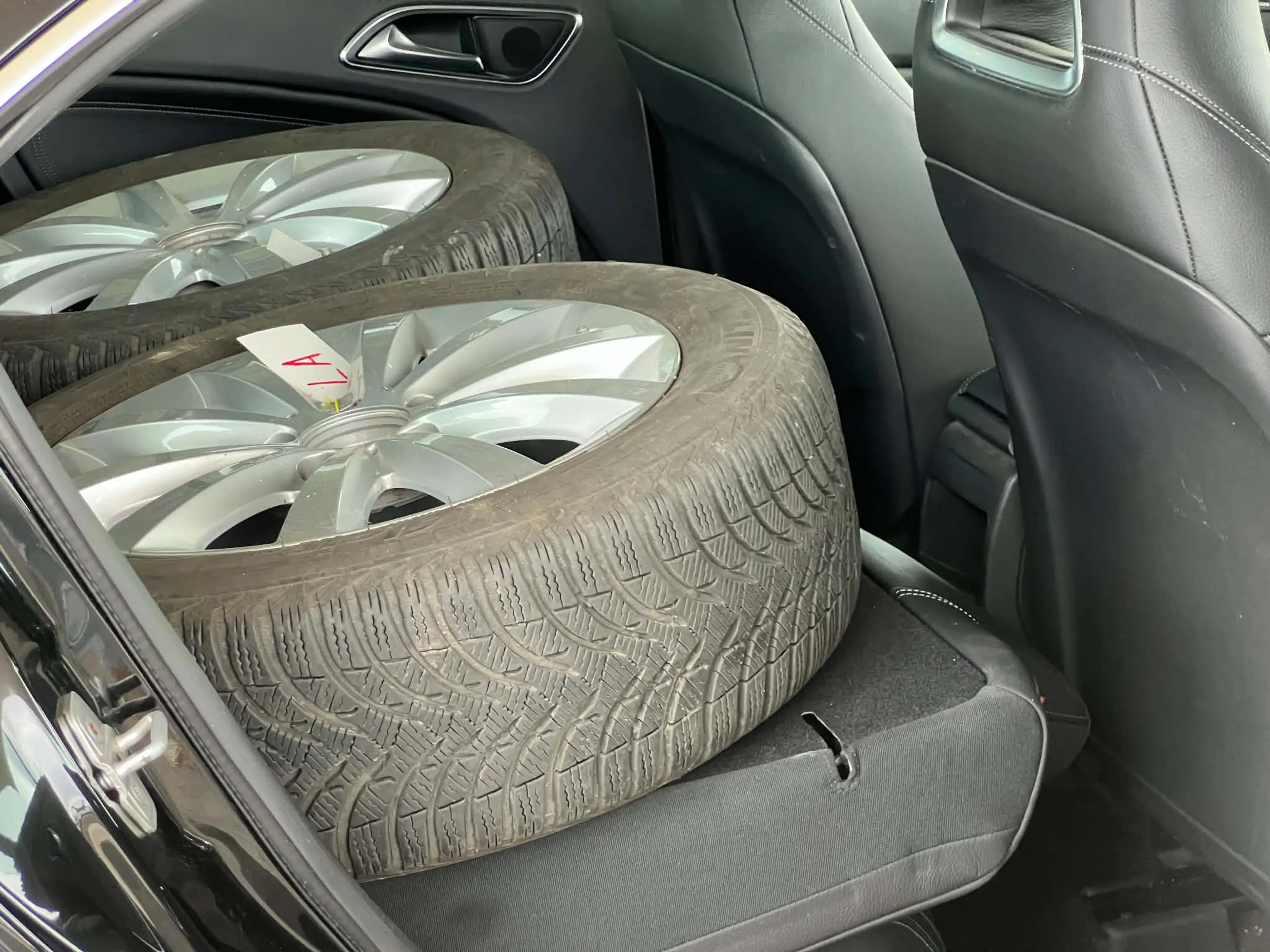 Mercedes-Benz CLA 180 2013 handgeschakeld GPS PTS verwarmde zetels — photo 9