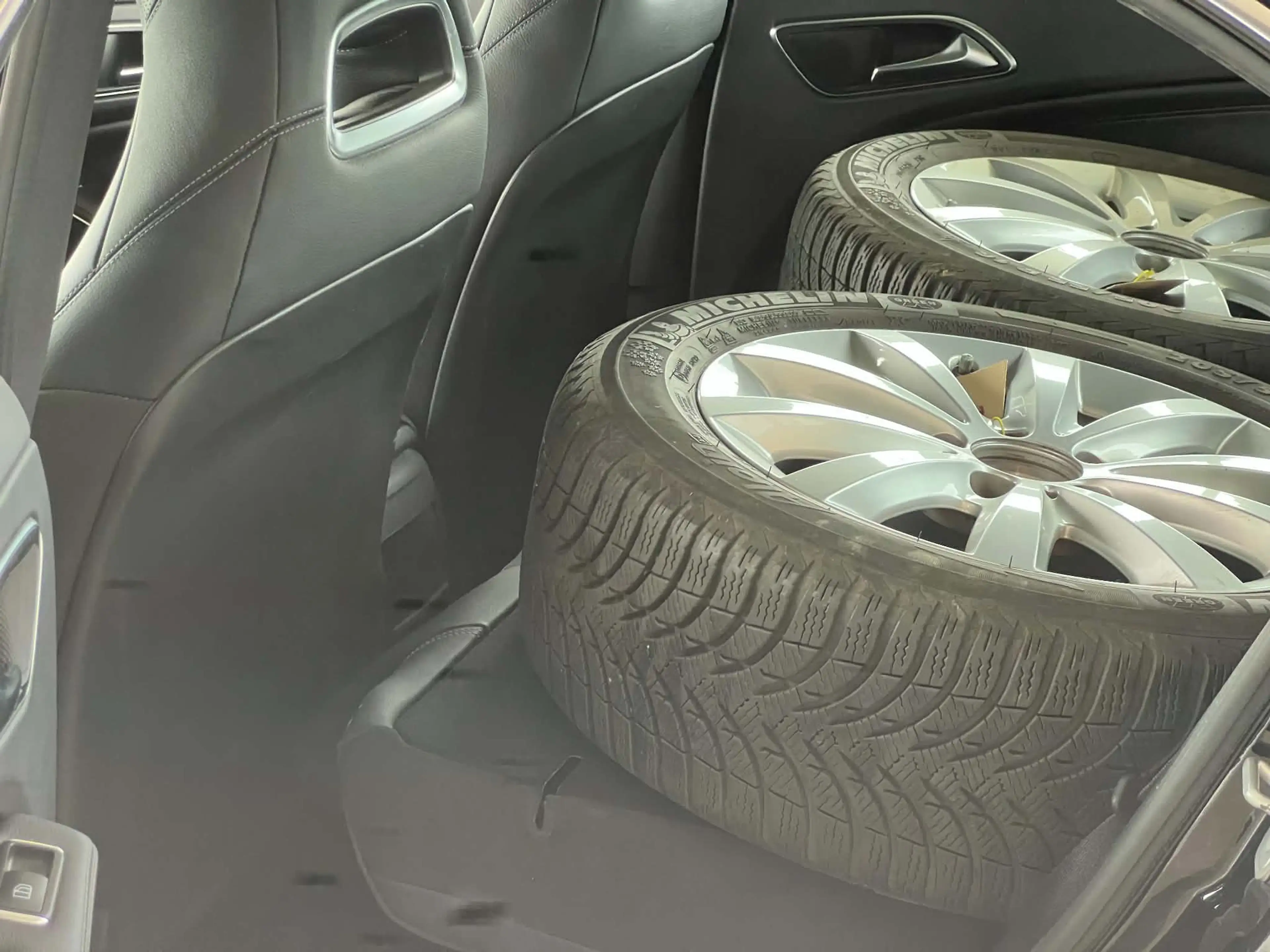 Mercedes-Benz CLA 180 2013 handgeschakeld GPS PTS verwarmde zetels — photo 10