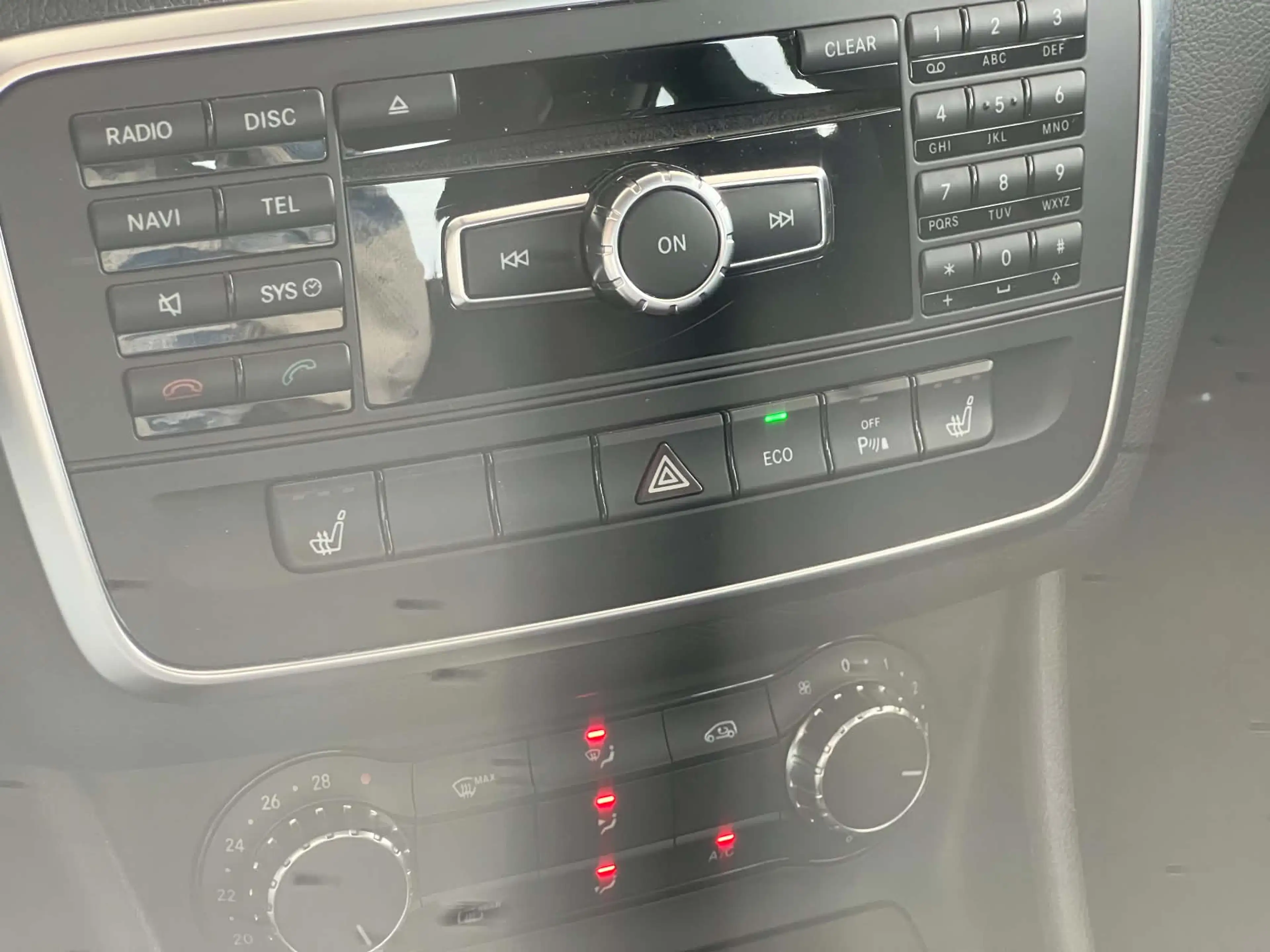 Mercedes-Benz CLA 180 2013 handgeschakeld GPS PTS verwarmde zetels — photo 6