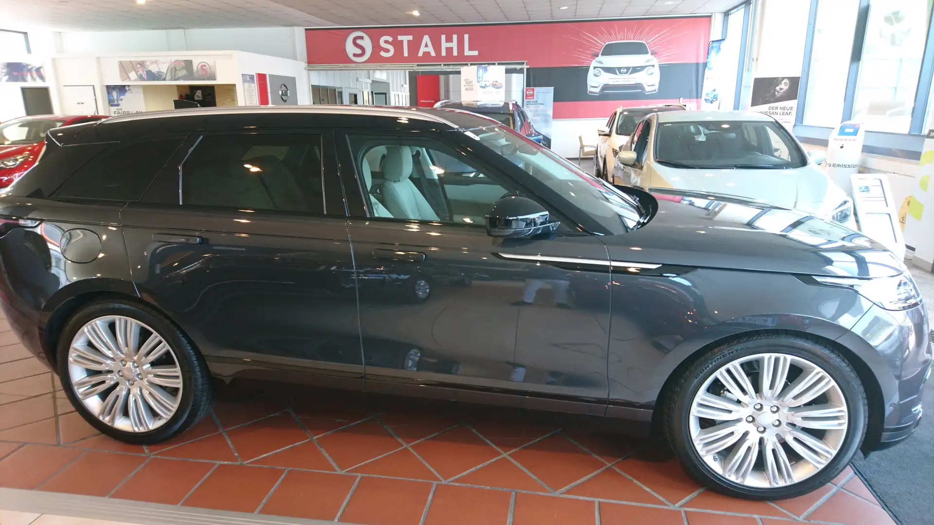 Land Rover Range Rover Velar Land Rover Velar – Neuer Originalmotor bei LR | Lückenlos LR-Service | Unfallfrei | Top-Zustand Grau - 2