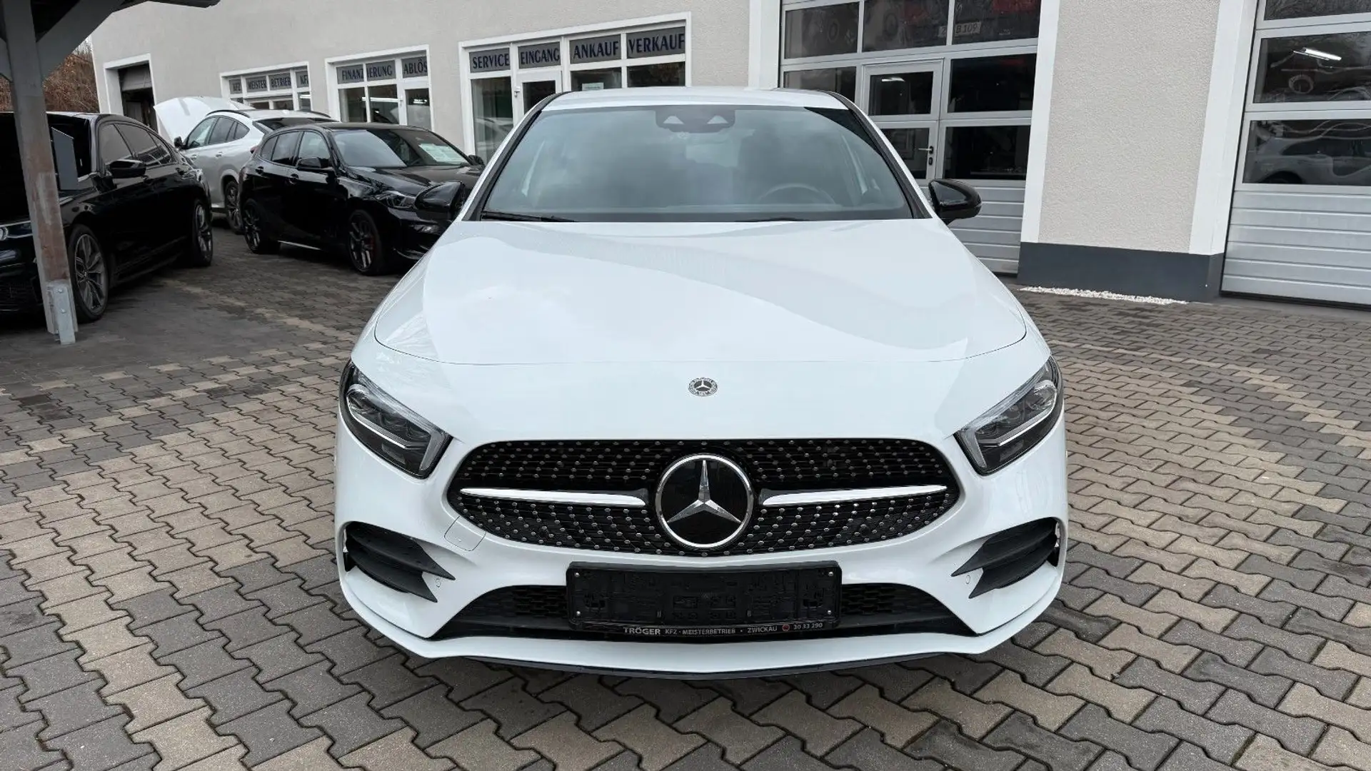 Mercedes-Benz A 250 e AMG-Line Silber - 2