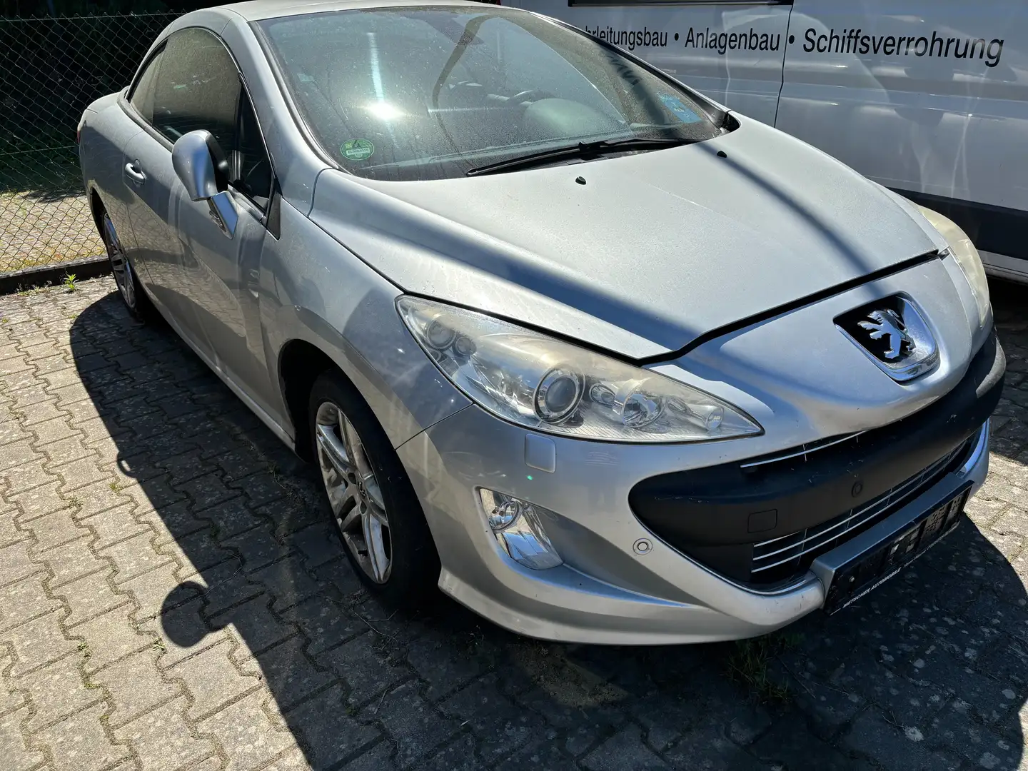 Peugeot 308 Cabrio *Automatik* Premium *Motorschaden* Plateado - 2