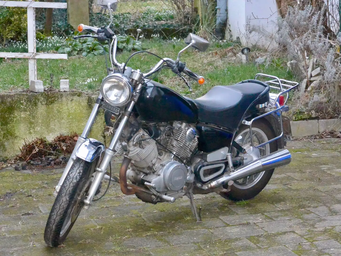 Yamaha XV 750 Schwarz - 1