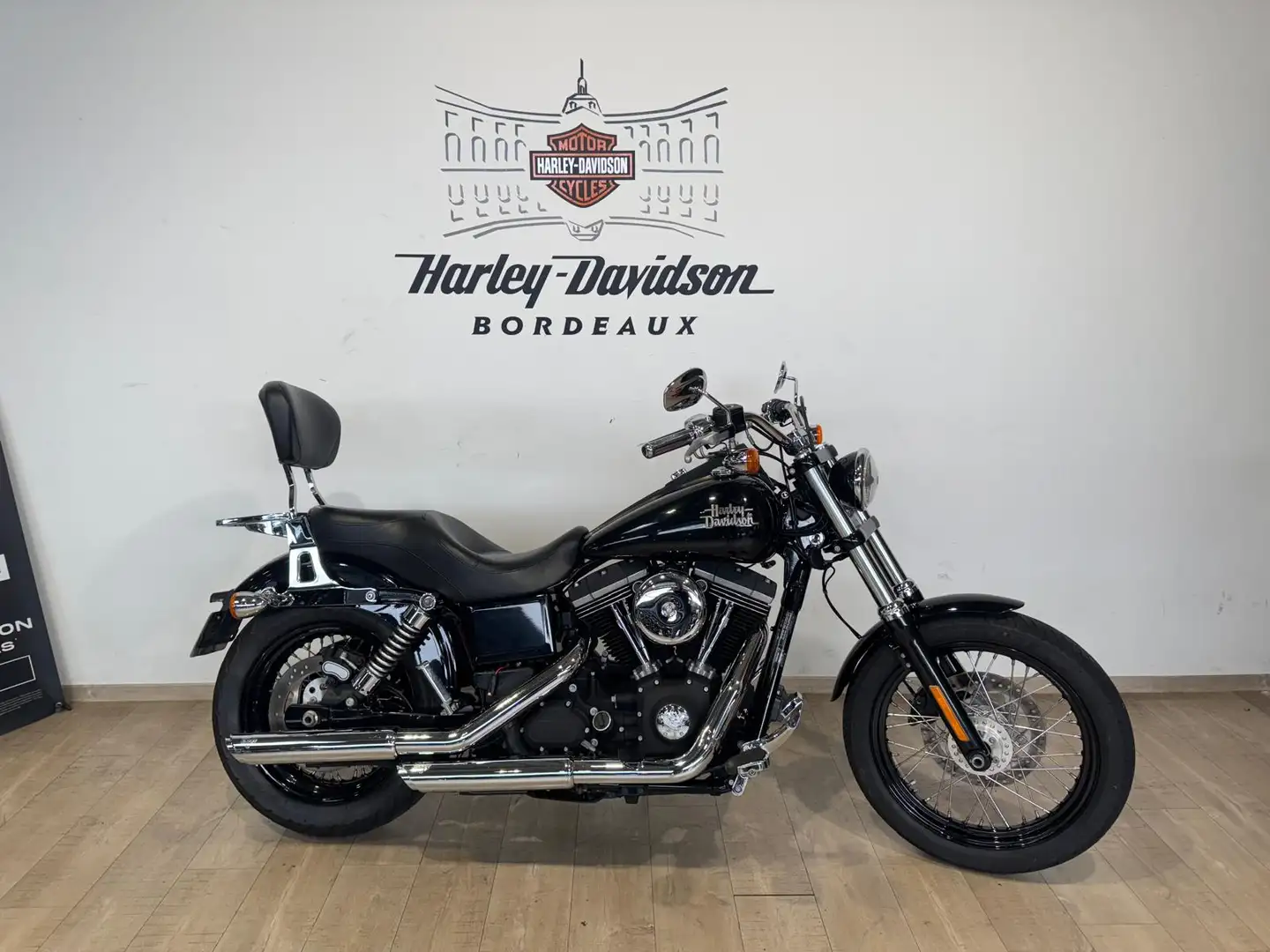 Harley-Davidson Dyna Street Bob Noir - 1