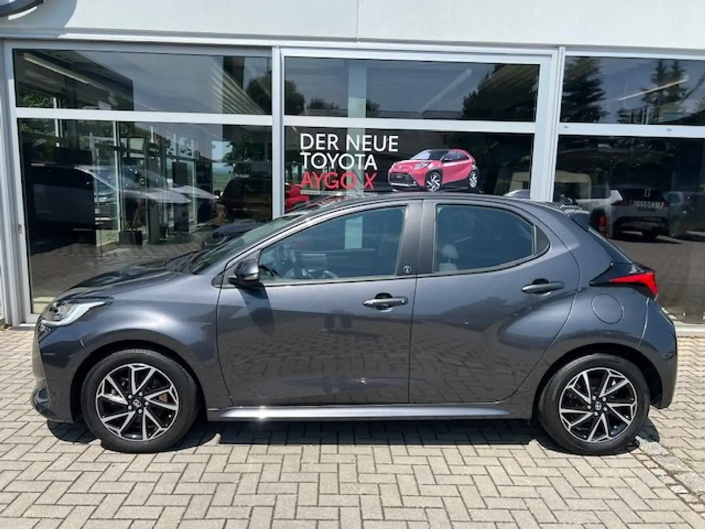 Toyota Yaris Hybrid 1.5 VVT-i Team Deutschland *Comfort Paket* Gris - 2