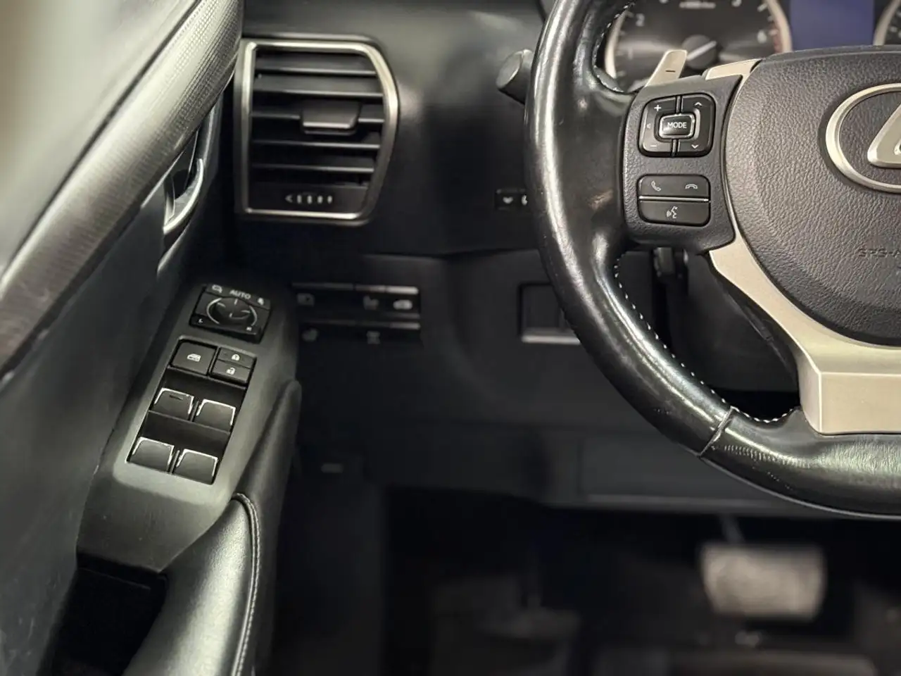 Lexus NX снимка Lexus NX