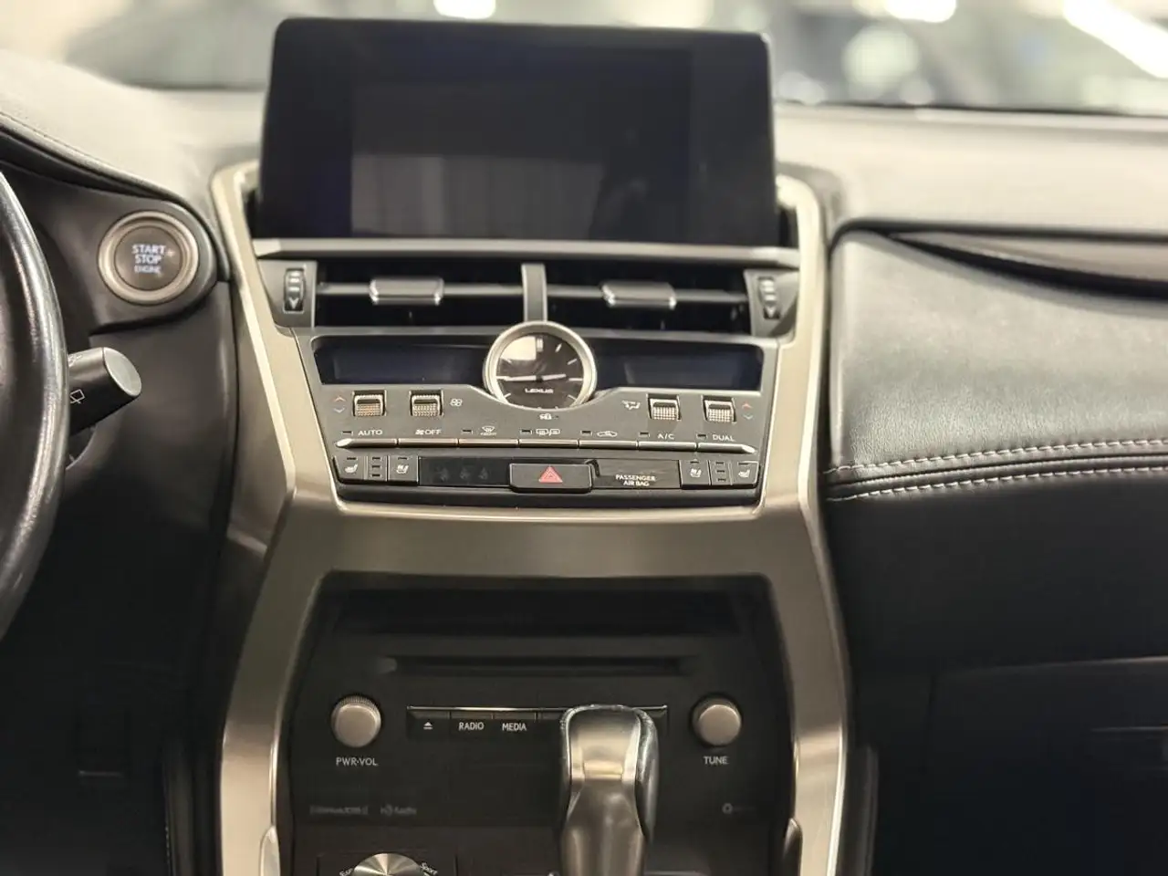 Lexus NX снимка Lexus NX
