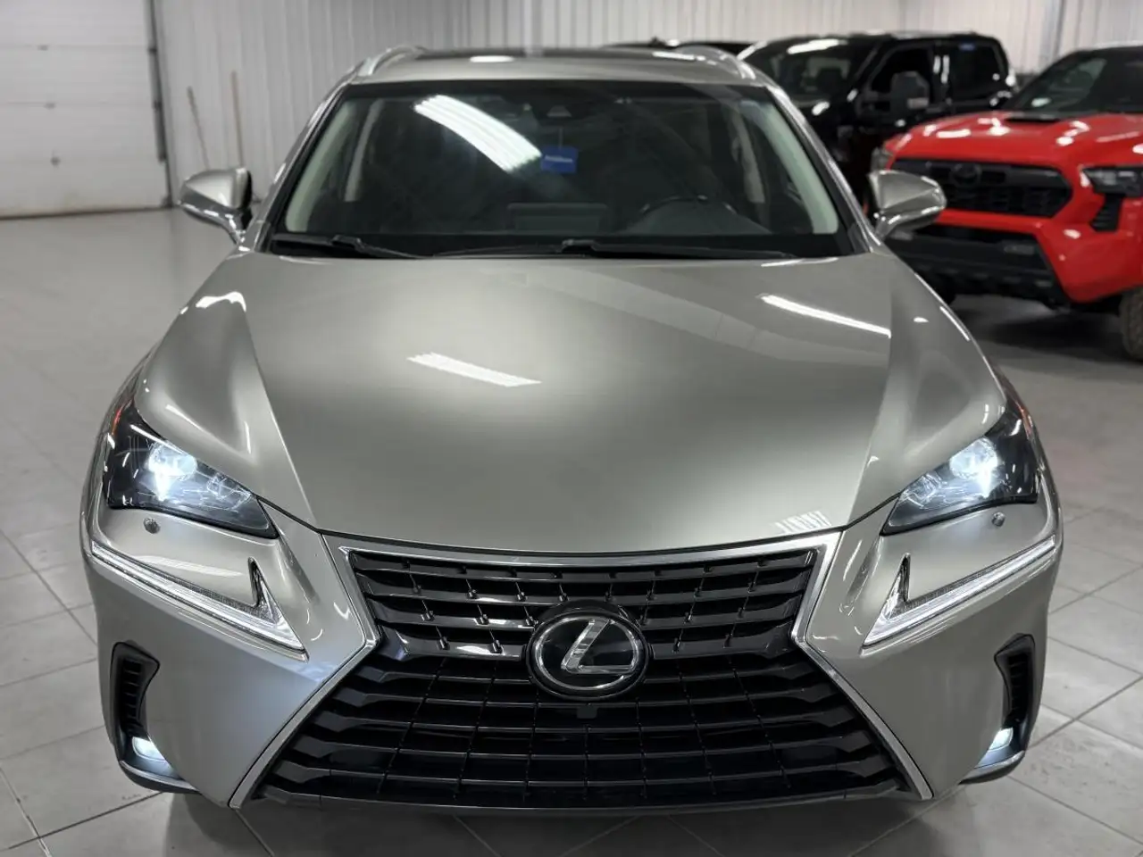 Lexus NX снимка Lexus NX