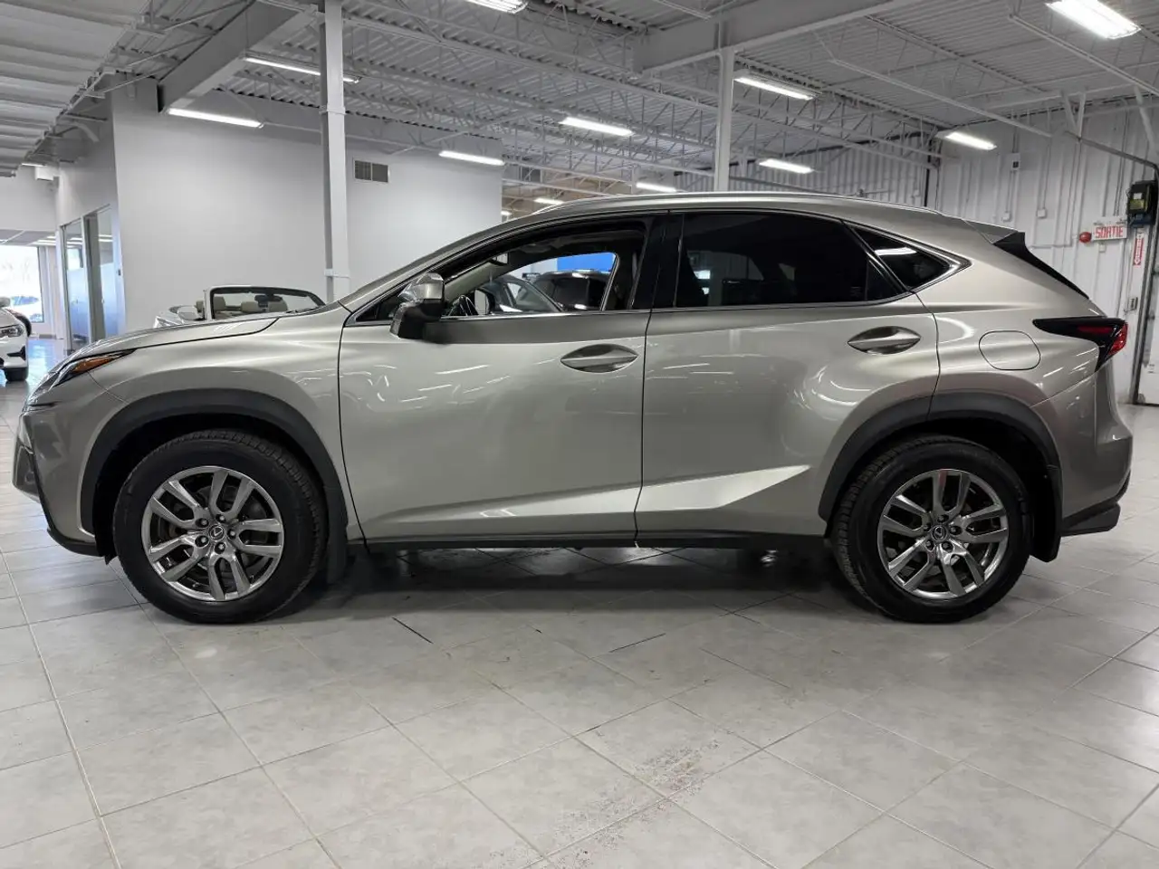 Lexus NX снимка Lexus NX