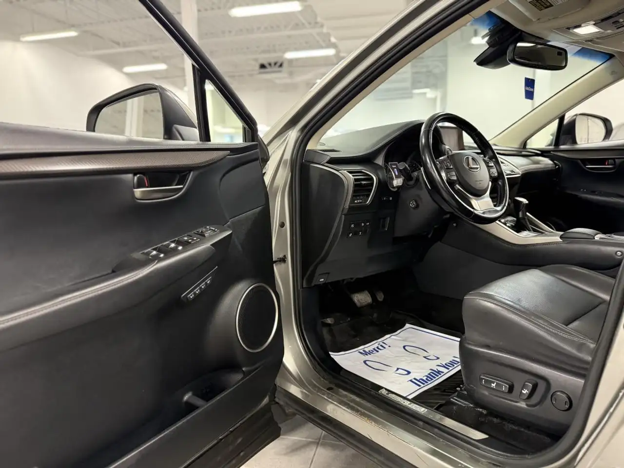 Lexus NX снимка Lexus NX