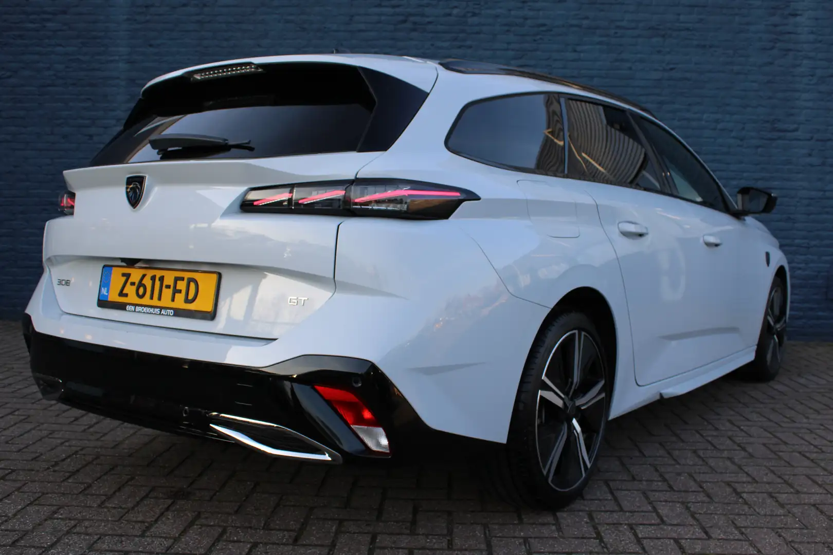 Peugeot 308 SW 1.2 PureTech GT | Automaat | Navigatie | Camera Weiß - 2
