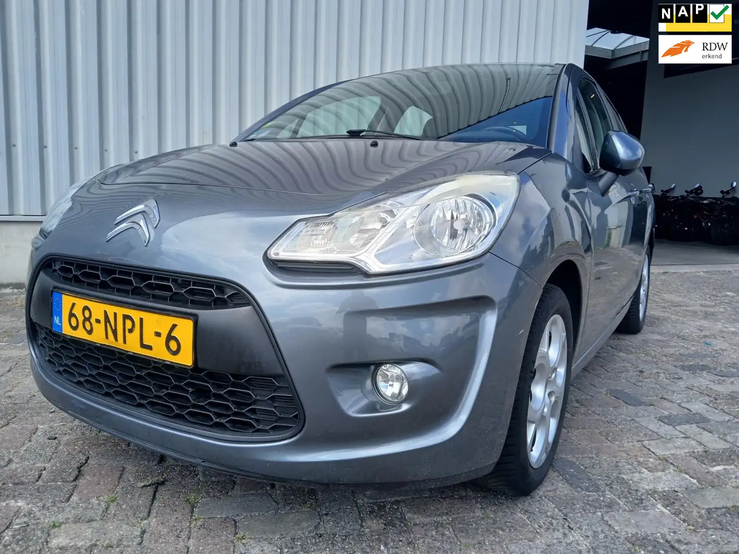 Citroen C3 1.4 VTi Ligne Business MOTOR DEFECT!!! Grijs - 1