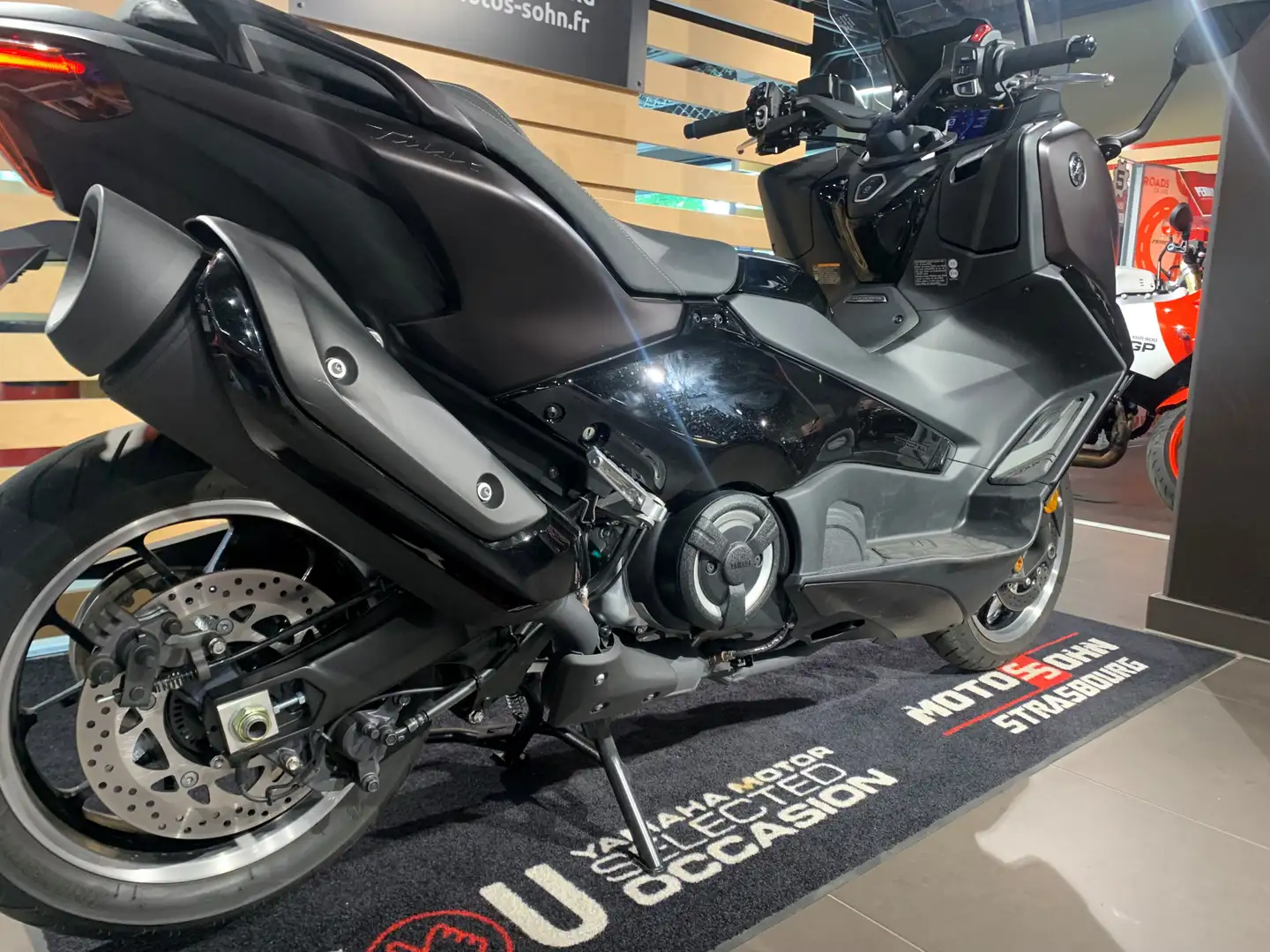 Yamaha TMAX 560 Brun - 2