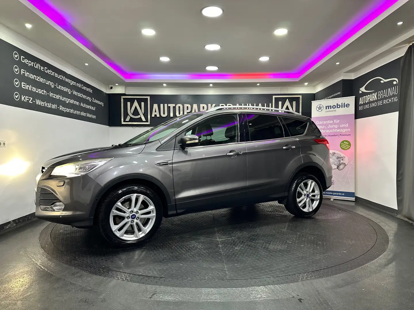 Ford Kuga 2.0 4WD Titanium *PDC*AHK* Grau - 2