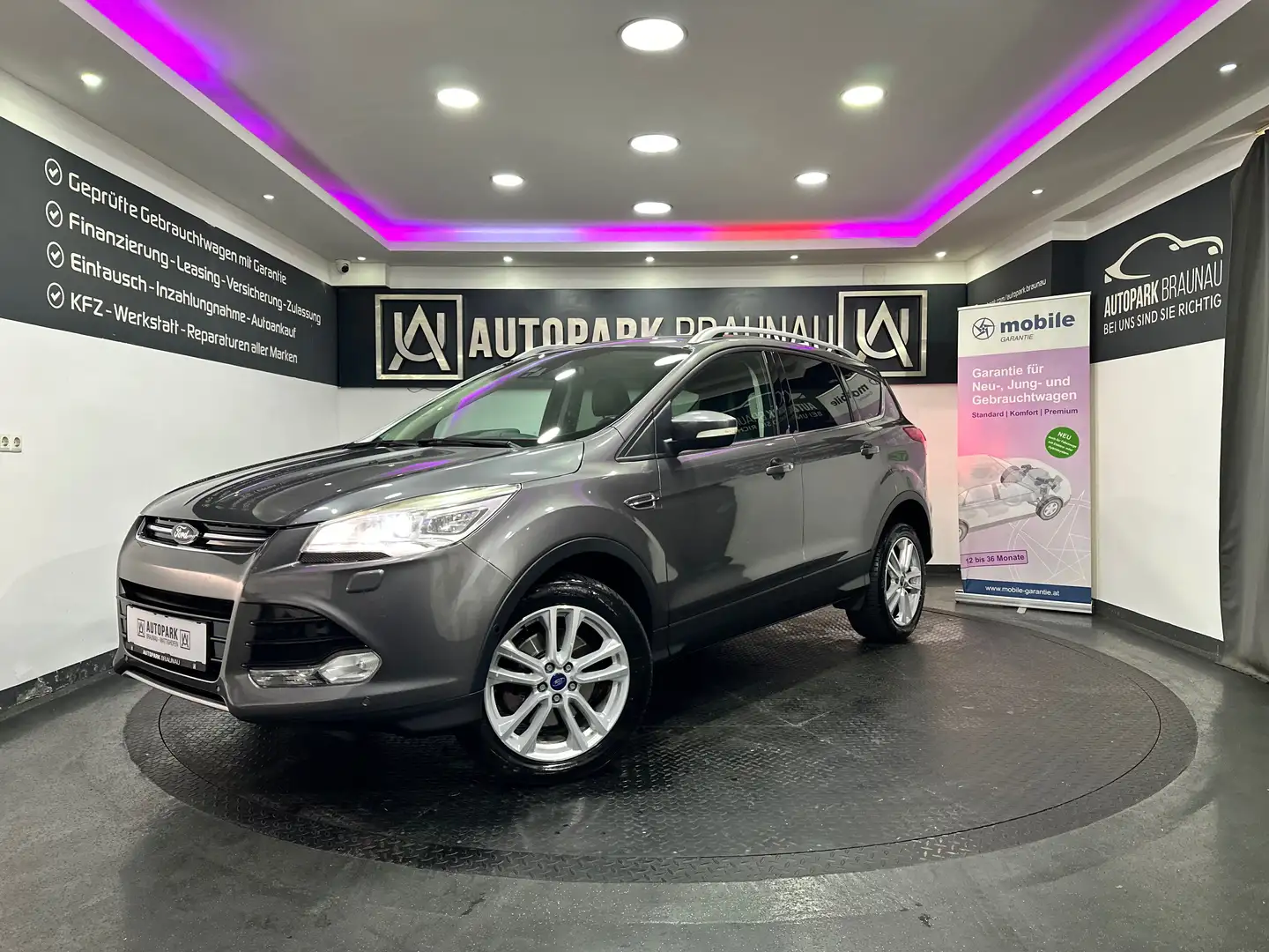 Ford Kuga 2.0 4WD Titanium *PDC*AHK* Grau - 1
