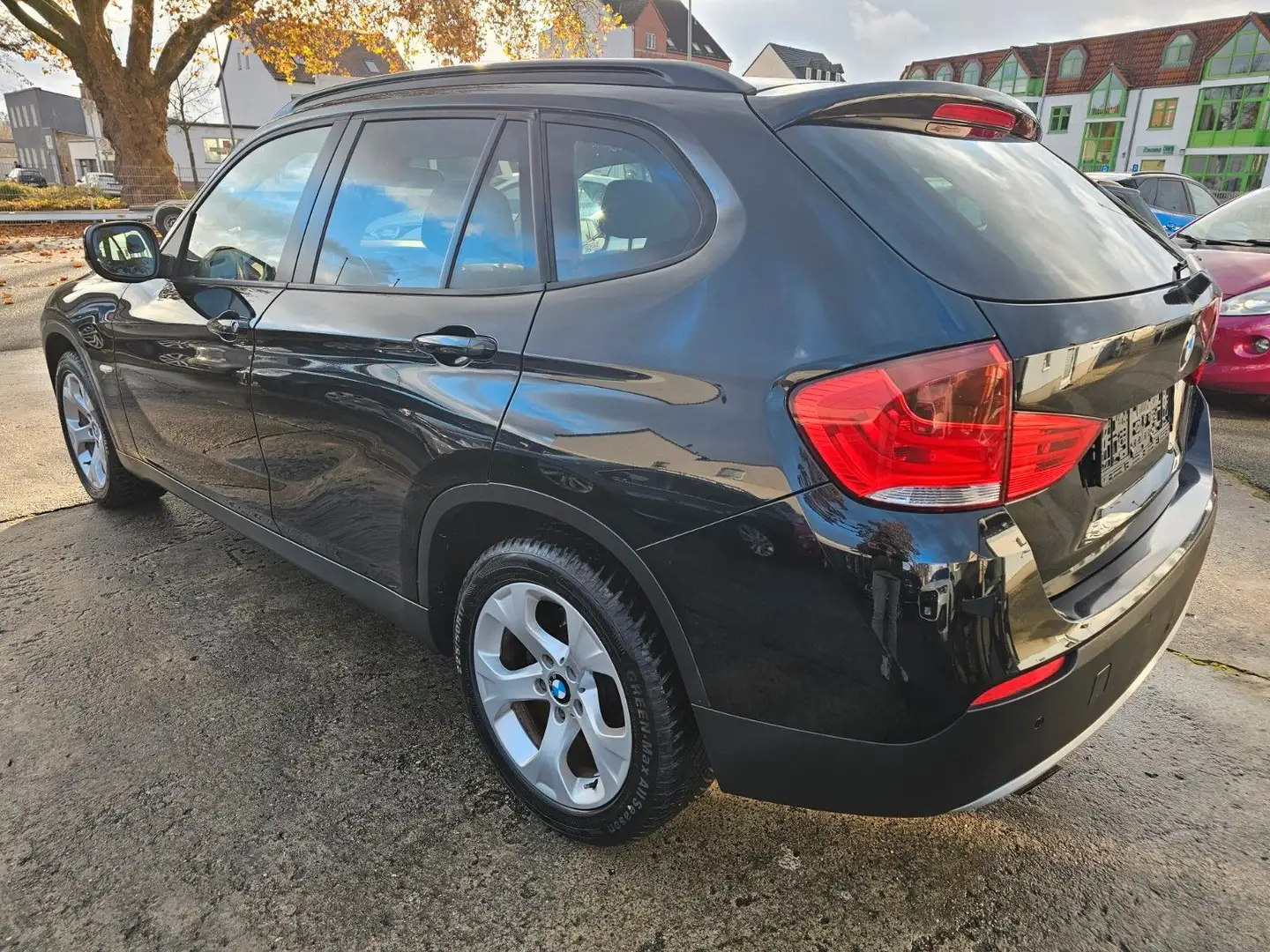 BMW X1 18 i sDrive AHK 2.Hand Schwarz - 2