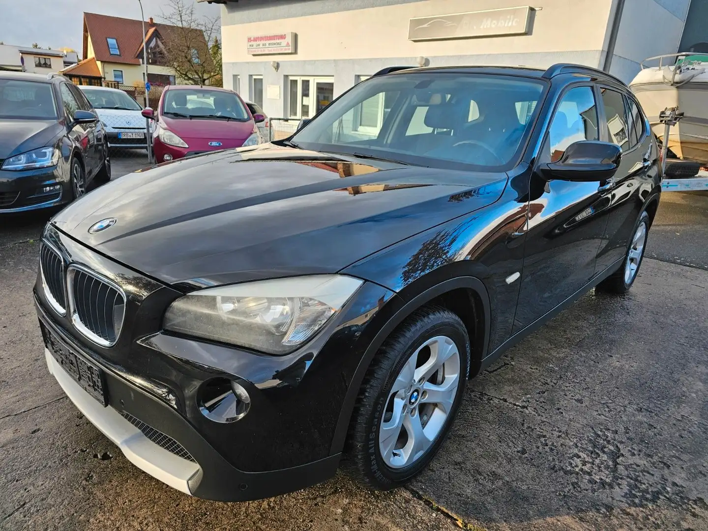 BMW X1 18 i sDrive AHK 2.Hand Schwarz - 1