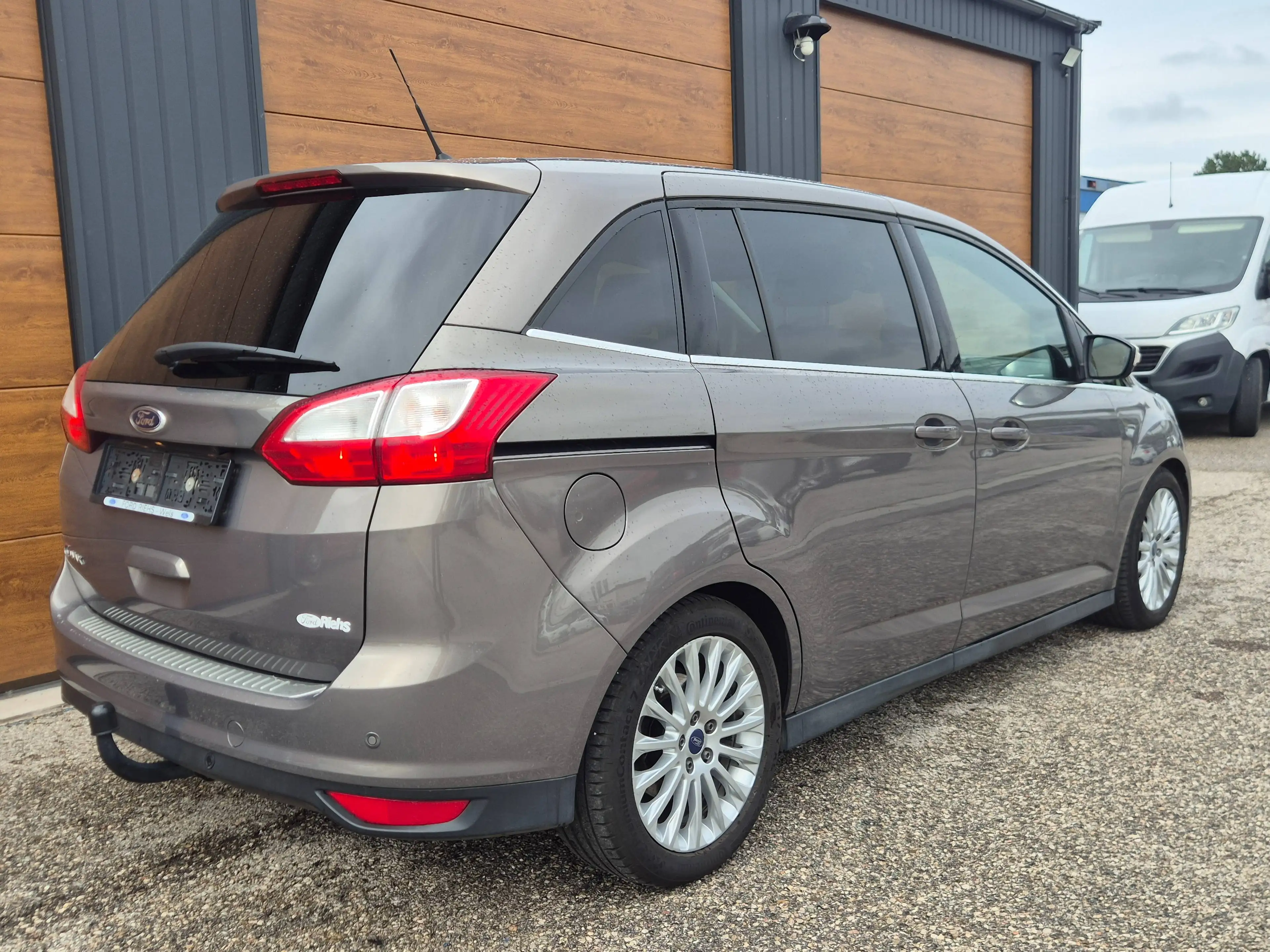 Ford Grand C-Max Grand C-MAX Titanium 2,0 TDCi DPF Powershift Titanium — photo 3