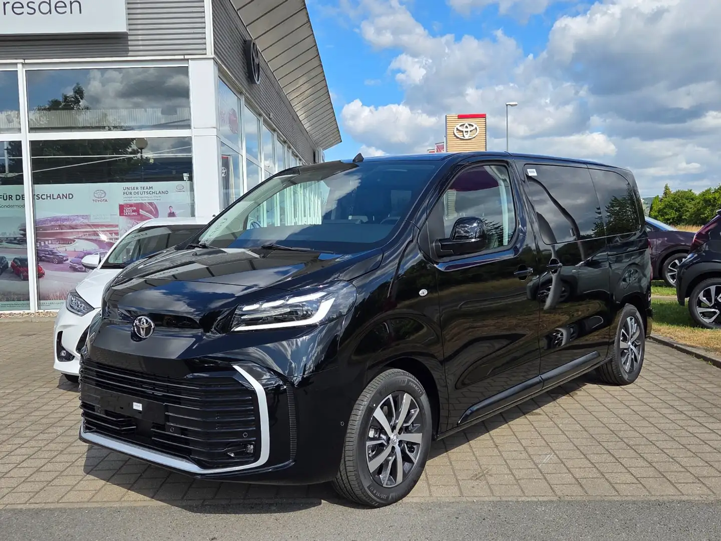 Toyota Proace Verso L1 2,0 D-4D Exclusive Automatik Grau - 2