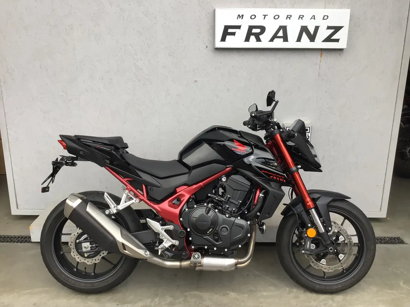 Honda CB 750 Hornet mit kurzem Kennzeichenhalter ! ! ! Schwarz - 1