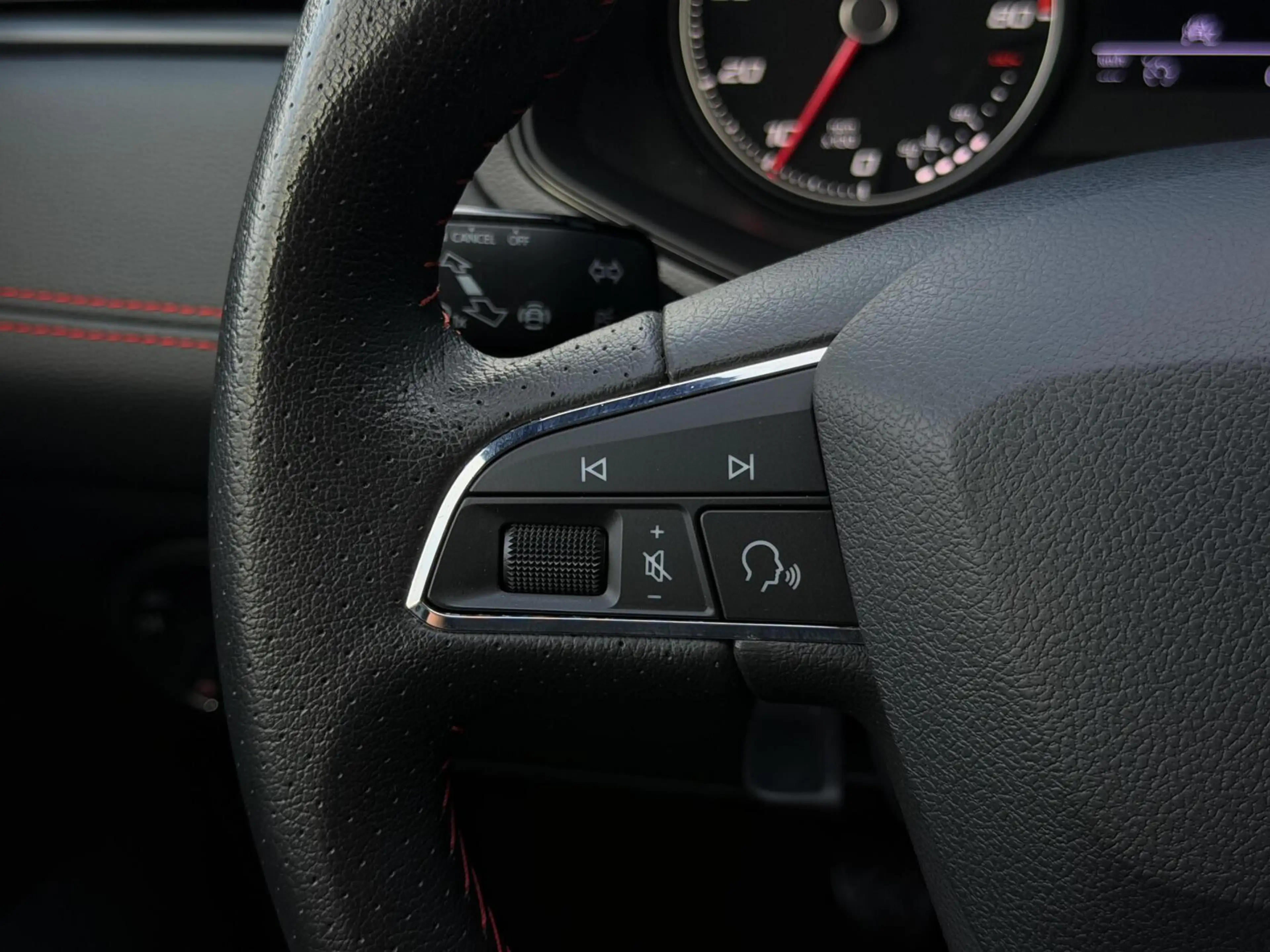 SEAT Ibiza 1.0 TSI FR Business Intense CARPLAY | CAM | 18"LMV — photo 15