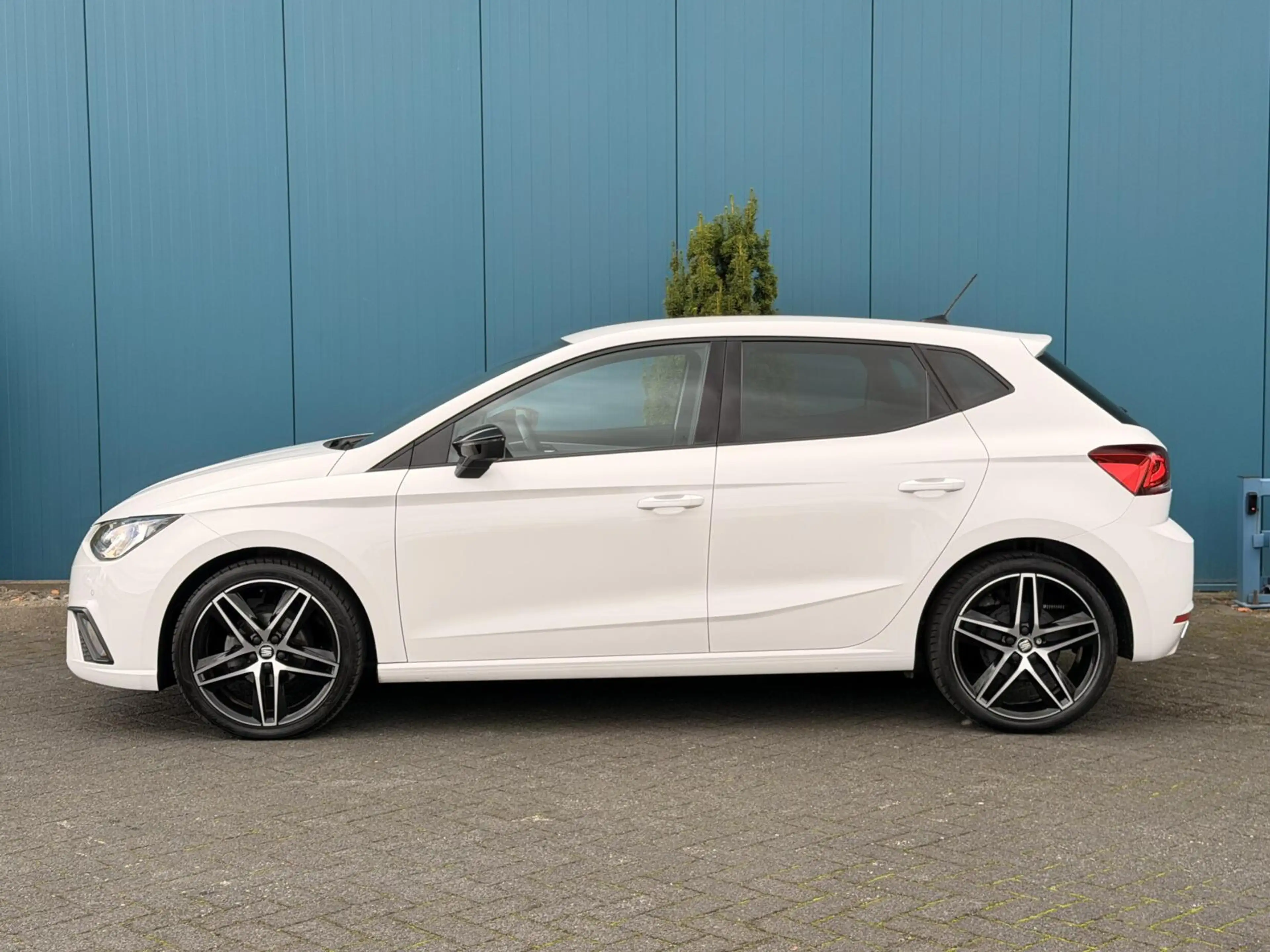 SEAT Ibiza 1.0 TSI FR Business Intense CARPLAY | CAM | 18"LMV — photo 8
