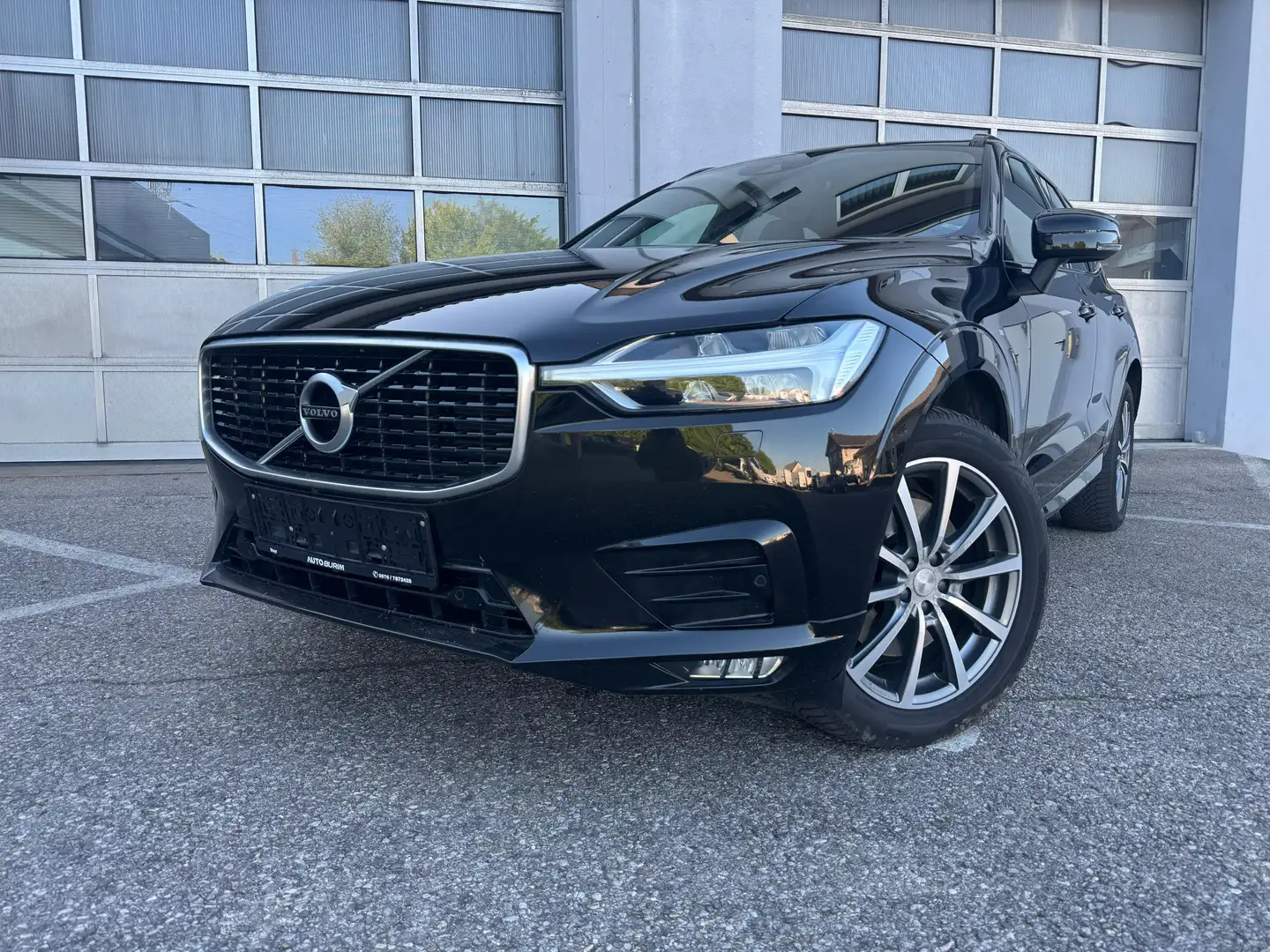 Volvo XC60 B4 R Design AWD Aut. Kamera/LED/Anhängerk Schwarz - 1