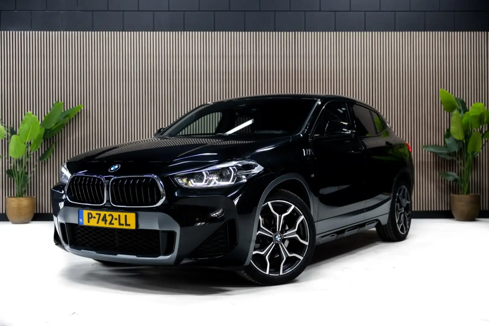 BMW X2 sDrive18i Hi.Ex.Ed. | M Sport | Stoelverwarming | Noir - 1