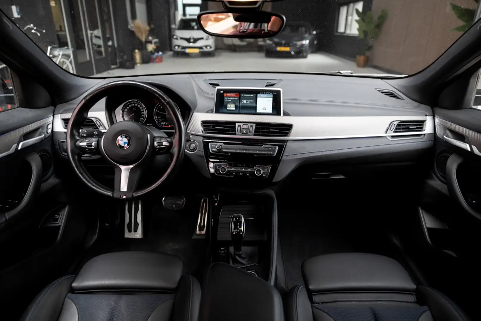 BMW X2 sDrive18i Hi.Ex.Ed. | M Sport | Stoelverwarming | Noir - 2