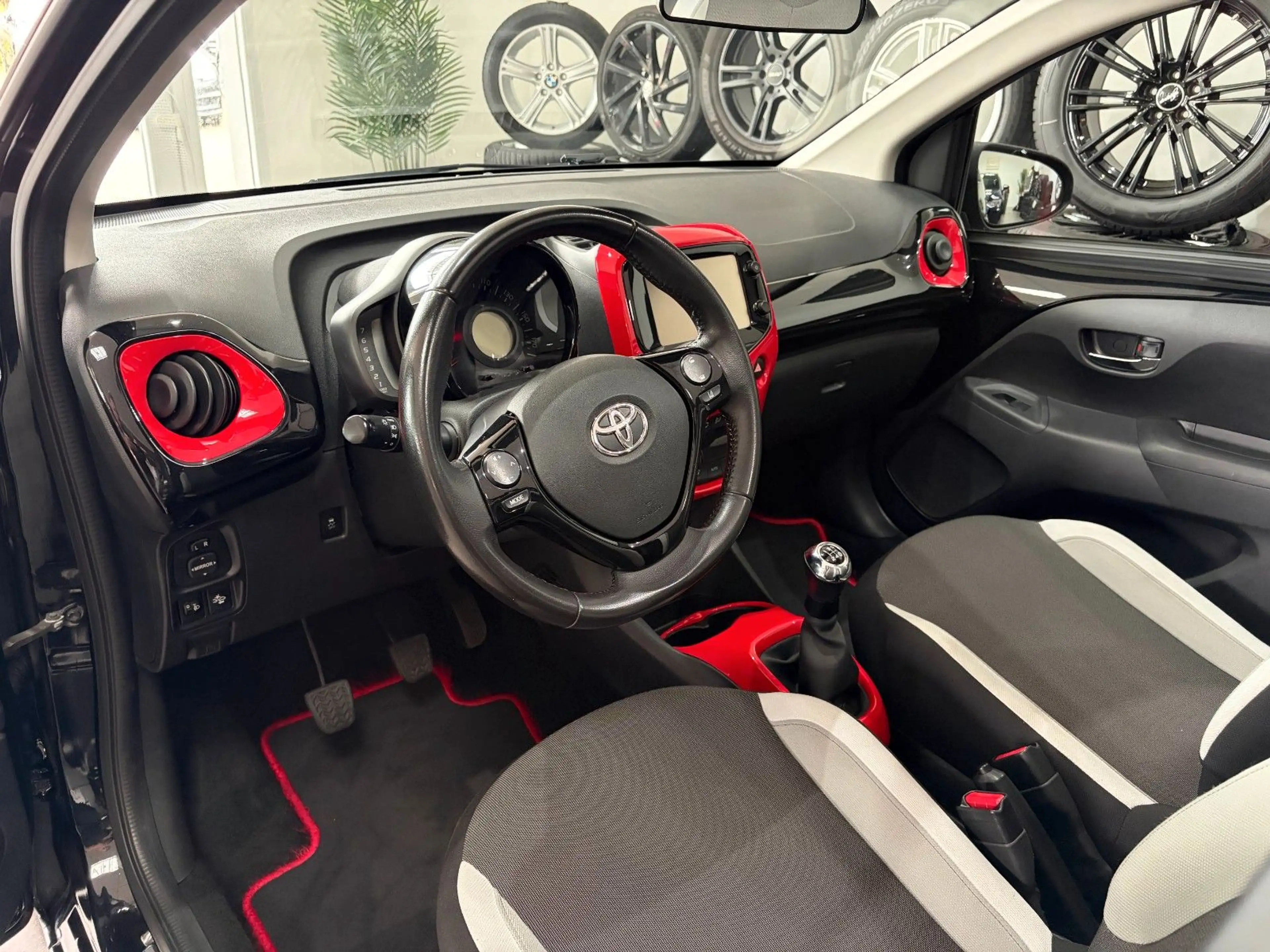 Toyota Aygo KAygo AYGO x-wave*Faltdach*Kamera*Klimaautomatik — photo 28